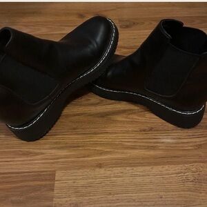 Women’s  Black Chelsea Boots